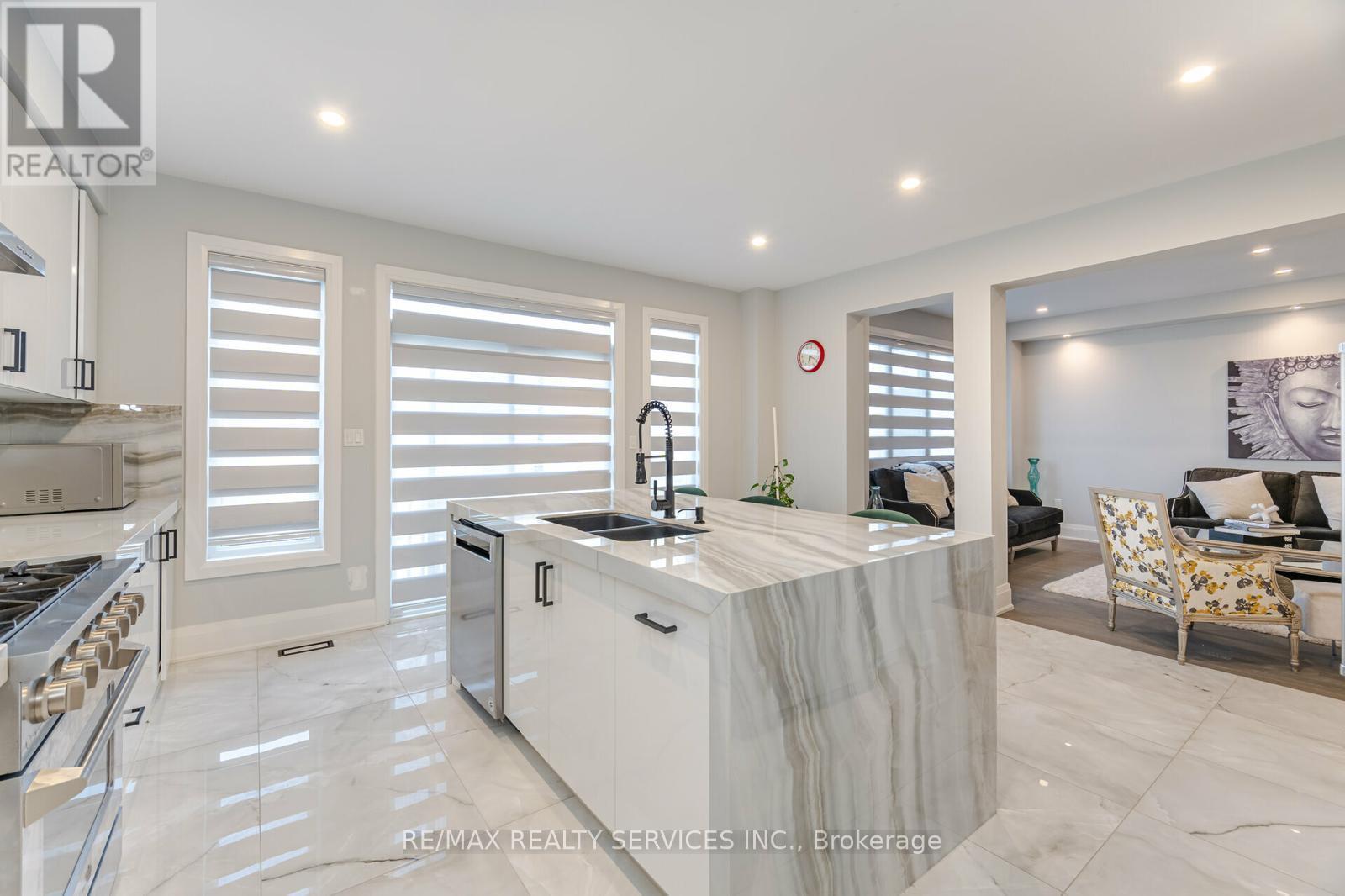 7 Byblos Court, East Gwillimbury, Ontario  L6N 0T3 - Photo 15 - N12417611