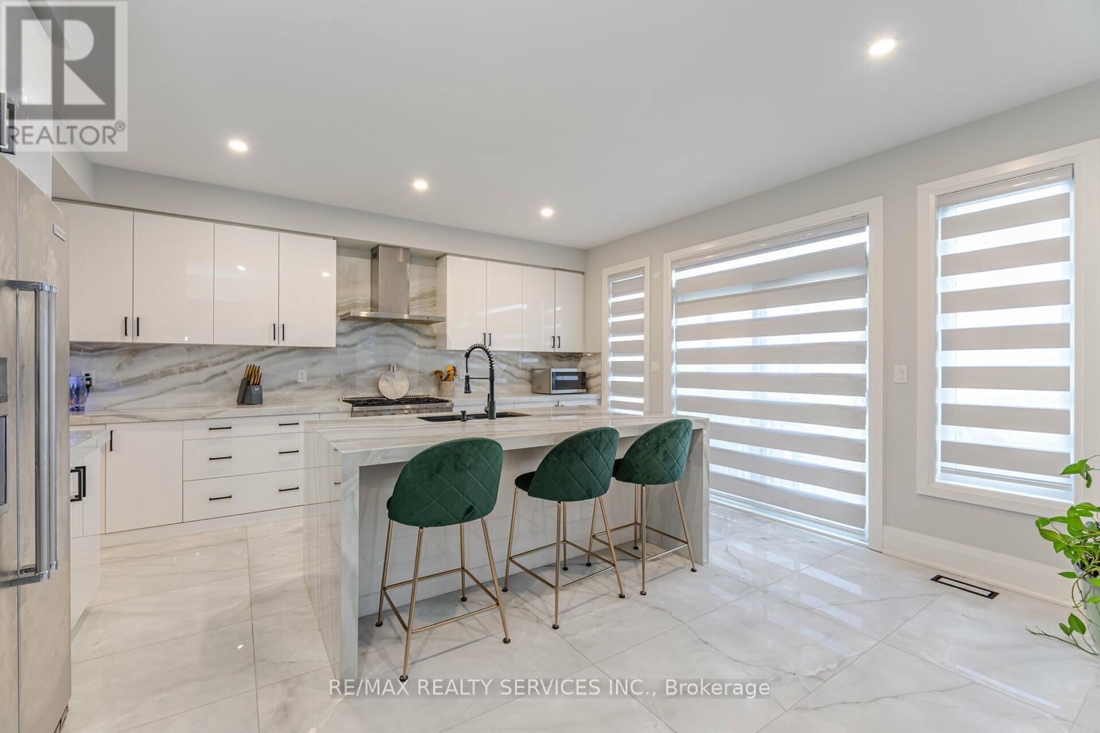 7 Byblos Court, East Gwillimbury, Ontario  L6N 0T3 - Photo 16 - N12417611