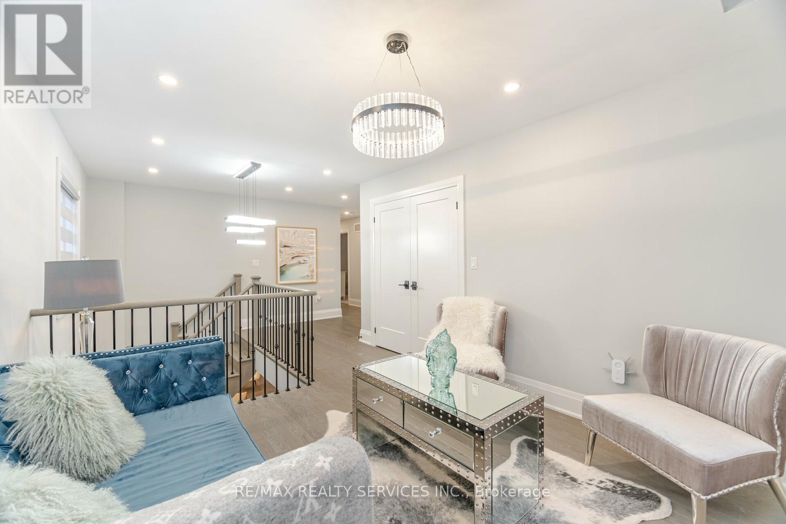 7 Byblos Court, East Gwillimbury, Ontario  L6N 0T3 - Photo 23 - N12417611