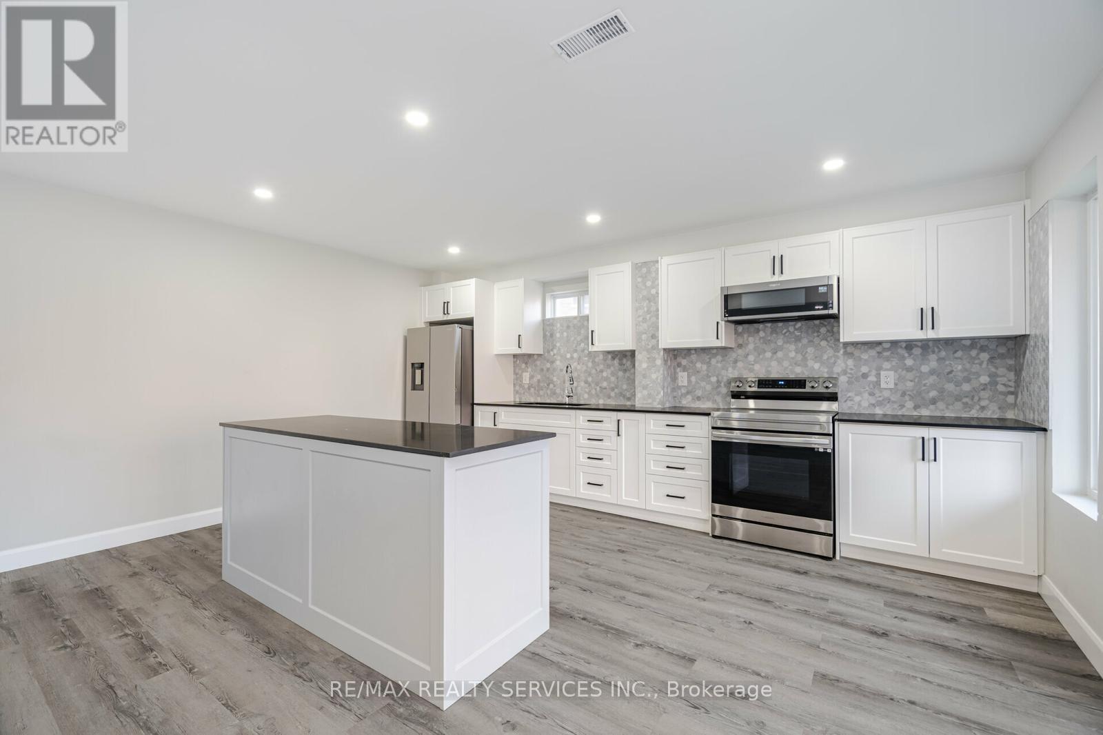 7 Byblos Court, East Gwillimbury, Ontario  L6N 0T3 - Photo 35 - N12417611