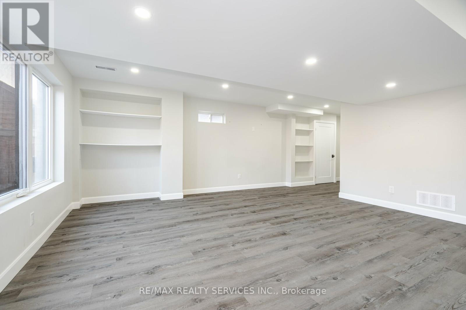 7 Byblos Court, East Gwillimbury, Ontario  L6N 0T3 - Photo 37 - N12417611
