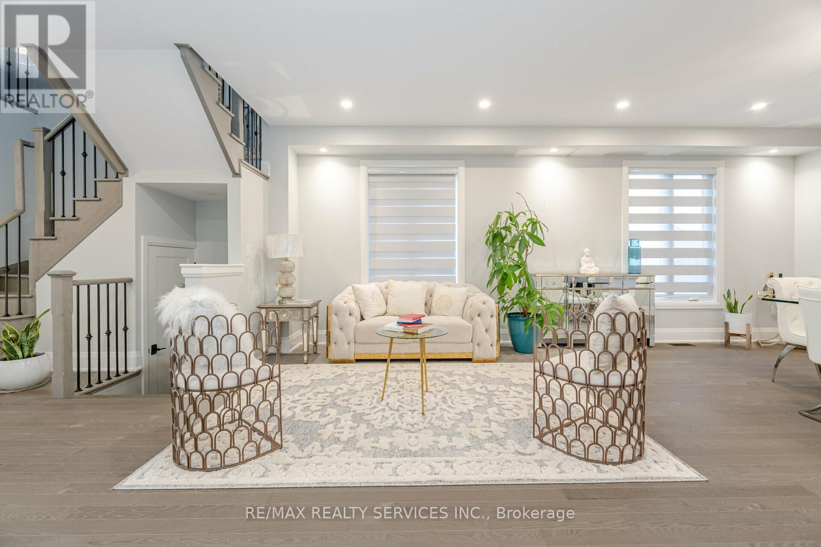 7 Byblos Court, East Gwillimbury, Ontario  L6N 0T3 - Photo 6 - N12417611