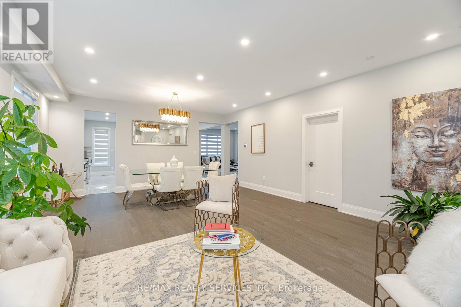 7 Byblos Court, East Gwillimbury, Ontario  L6N 0T3 - Photo 7 - N12417611