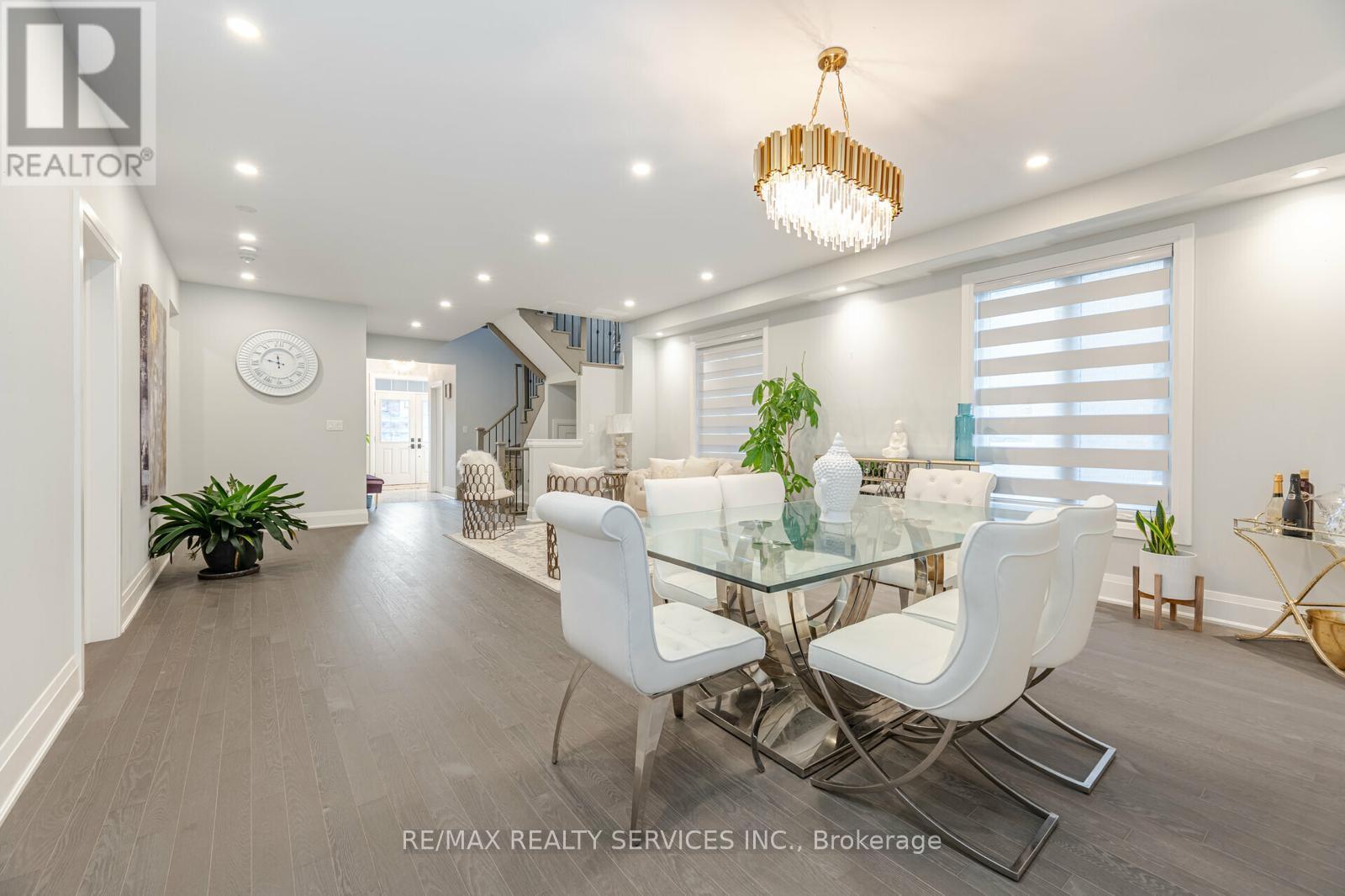 7 Byblos Court, East Gwillimbury, Ontario  L6N 0T3 - Photo 8 - N12417611