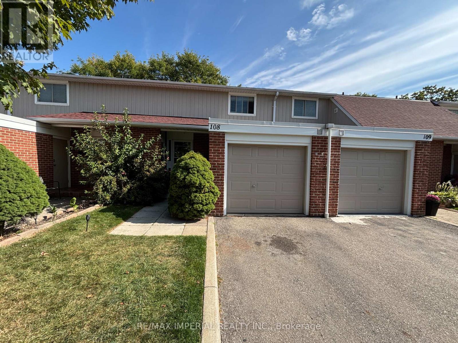 108 - 215 MISSISSAUGA VALLEY BOULEVARD, Mississauga, Ontario