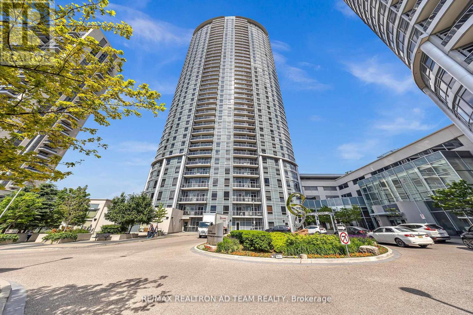 706 - 125 Village Green Square, Toronto, Ontario  M1S 0G3 - Photo 1 - E12417630