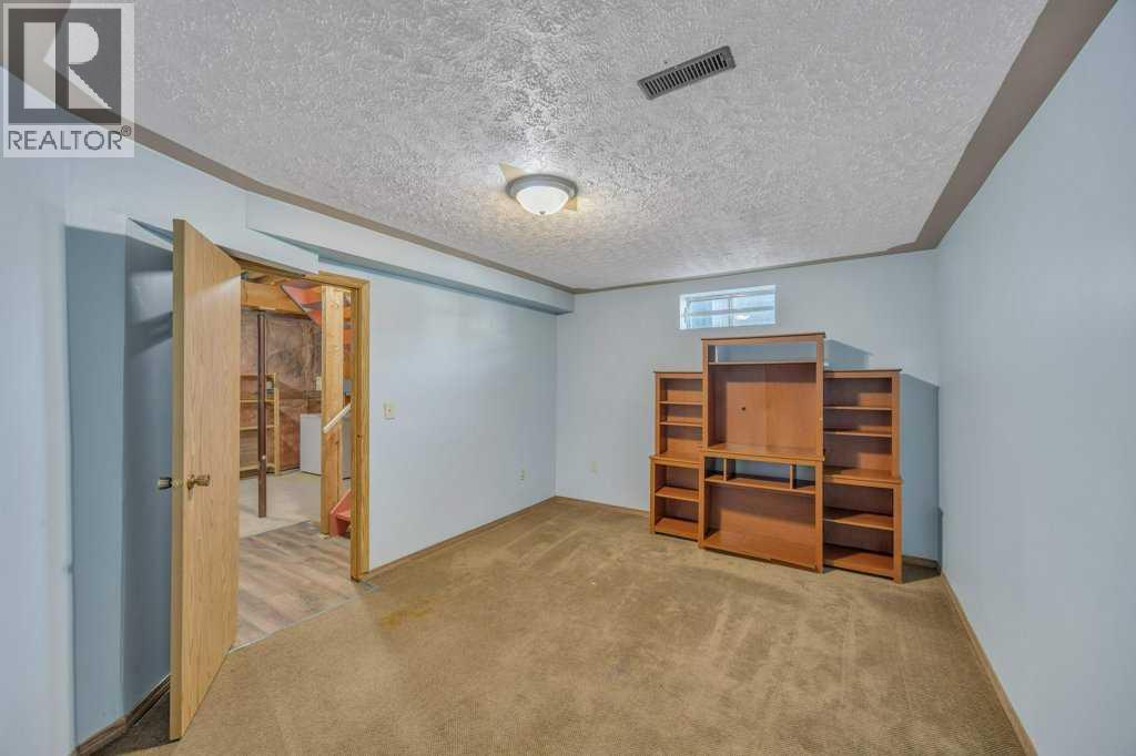 67 Martinwood Road Ne, Calgary, Alberta  T3J 3G7 - Photo 27 - A2251089