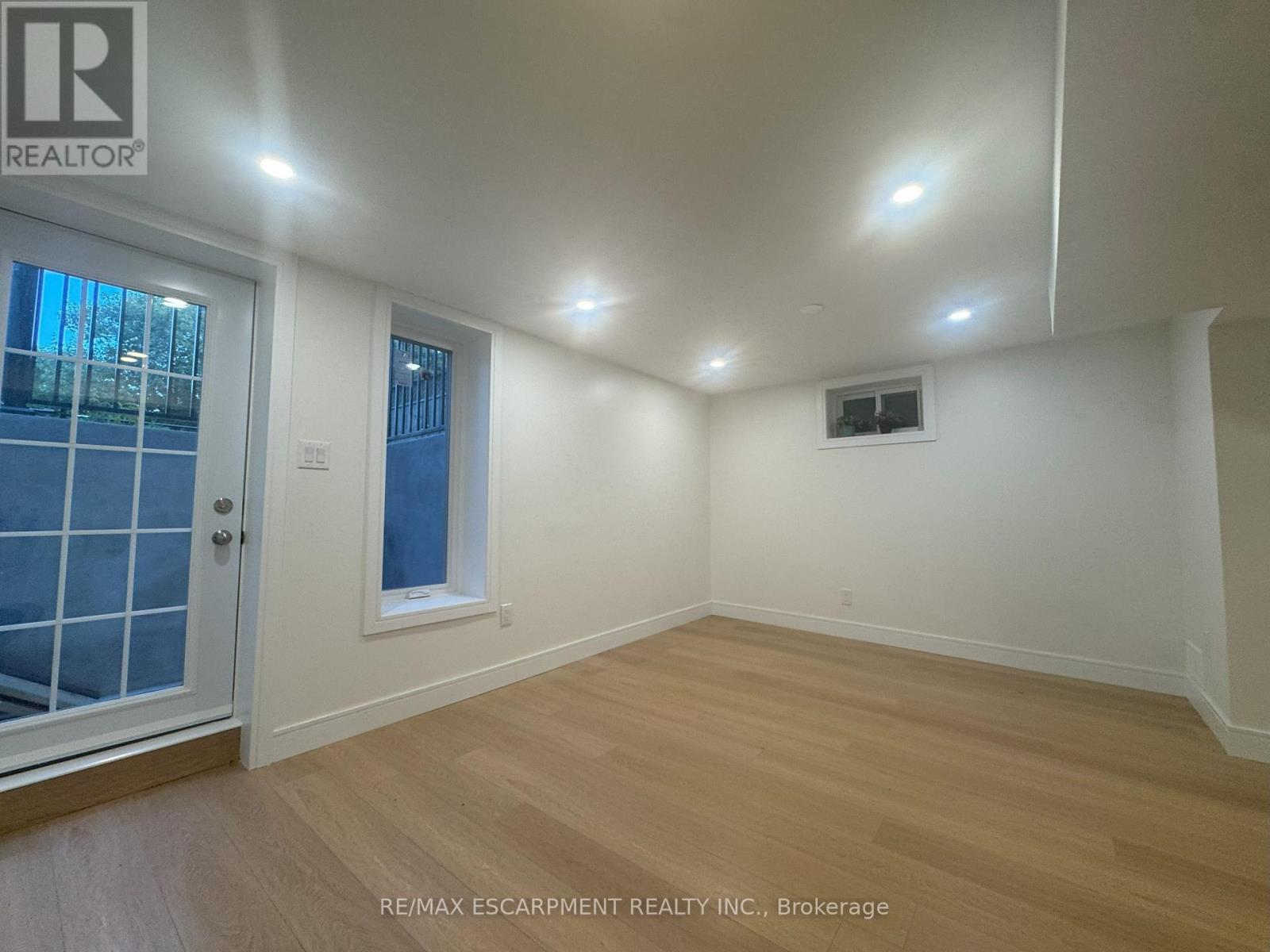 Lower - 1482 Lancaster Drive, Oakville, Ontario  L6H 2T4 - Photo 22 - W12415078