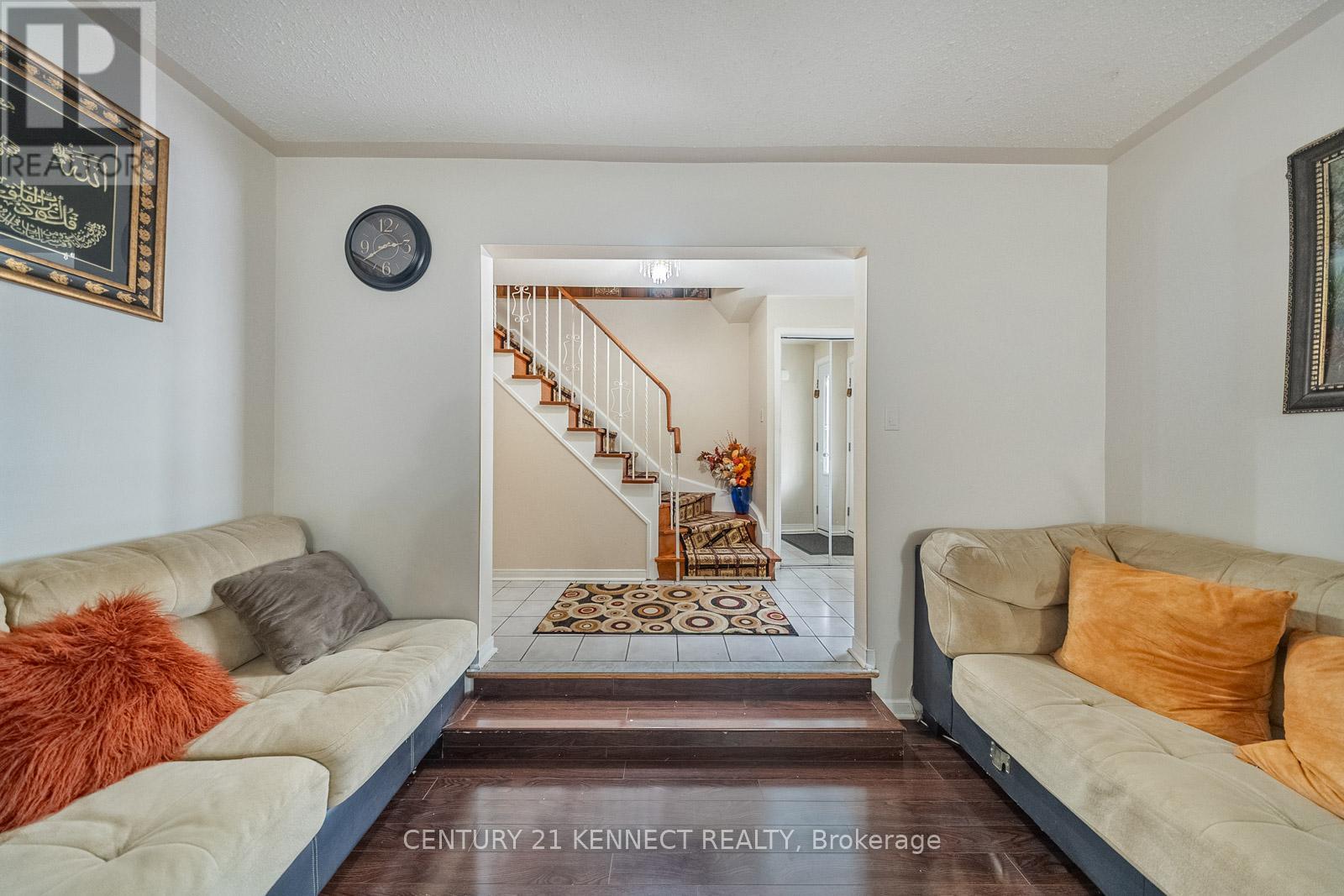 55 Braemar Drive, Brampton, Ontario  L6T 2L5 - Photo 11 - W12417655