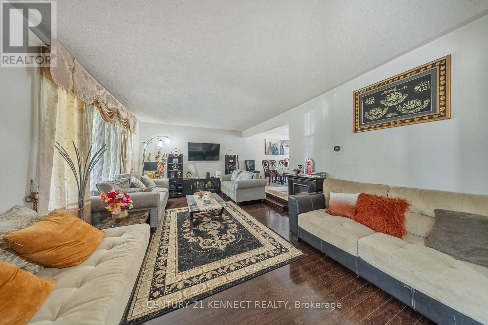 55 Braemar Drive, Brampton, Ontario  L6T 2L5 - Photo 12 - W12417655