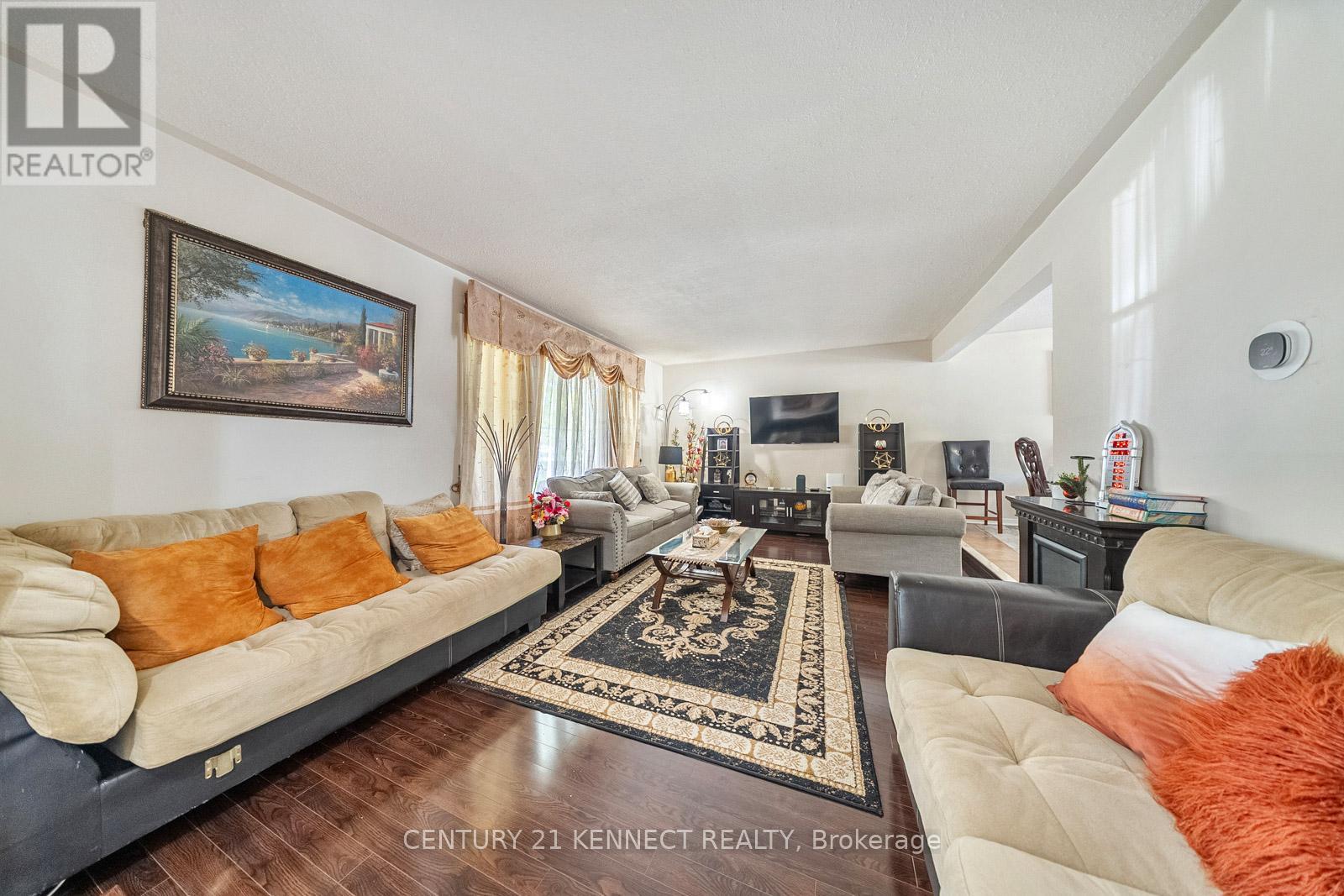 55 Braemar Drive, Brampton, Ontario  L6T 2L5 - Photo 13 - W12417655