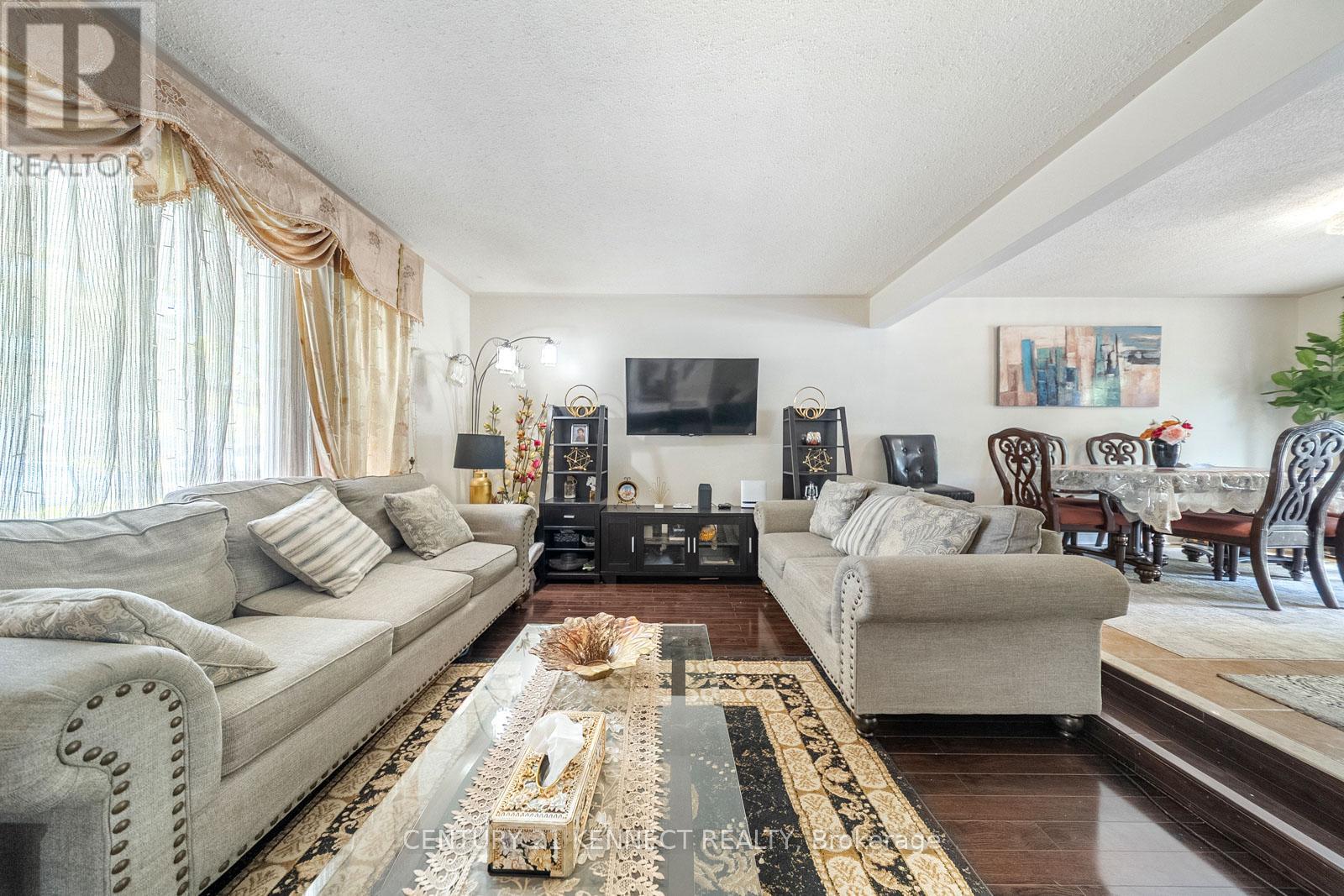 55 Braemar Drive, Brampton, Ontario  L6T 2L5 - Photo 14 - W12417655