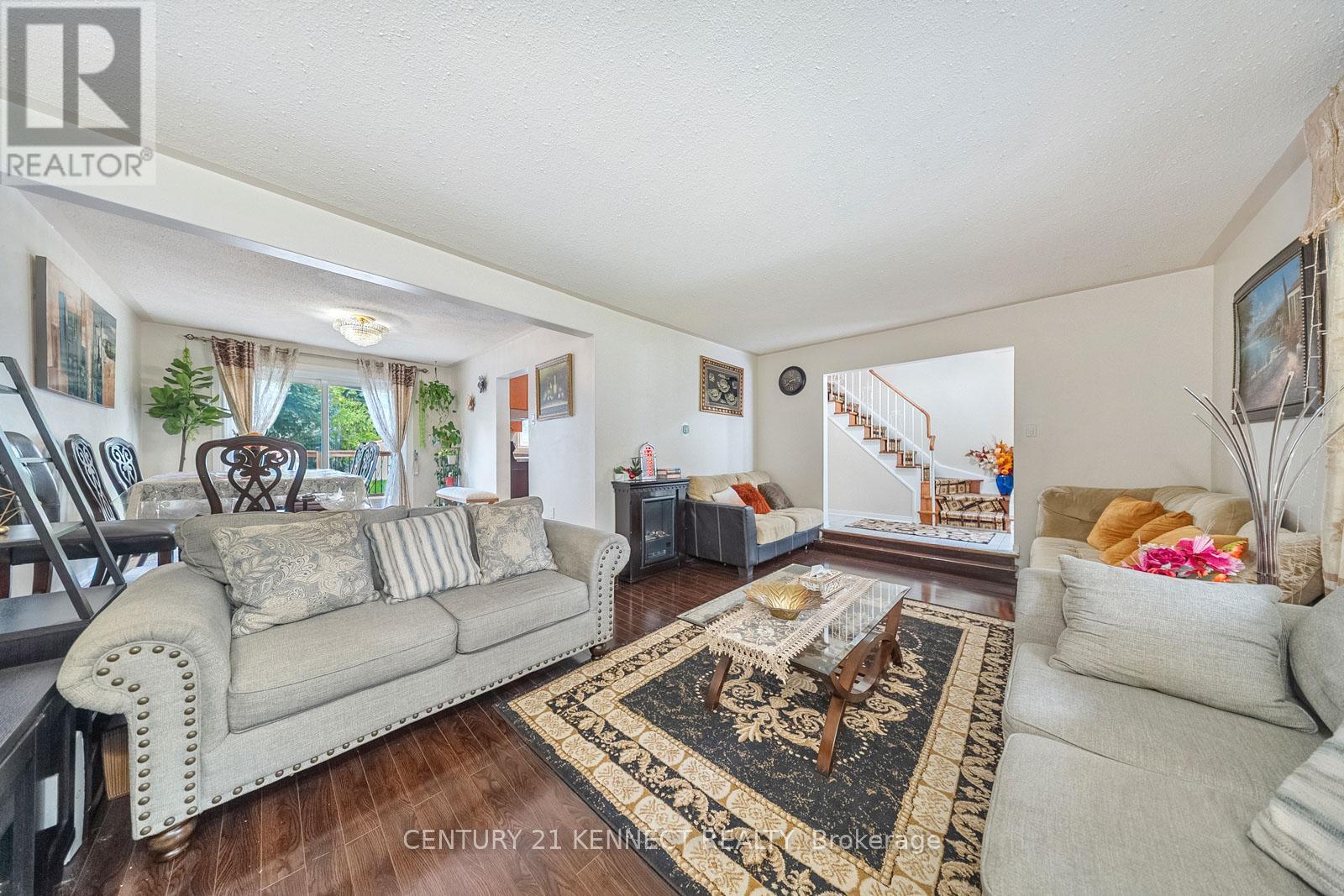 55 Braemar Drive, Brampton, Ontario  L6T 2L5 - Photo 15 - W12417655