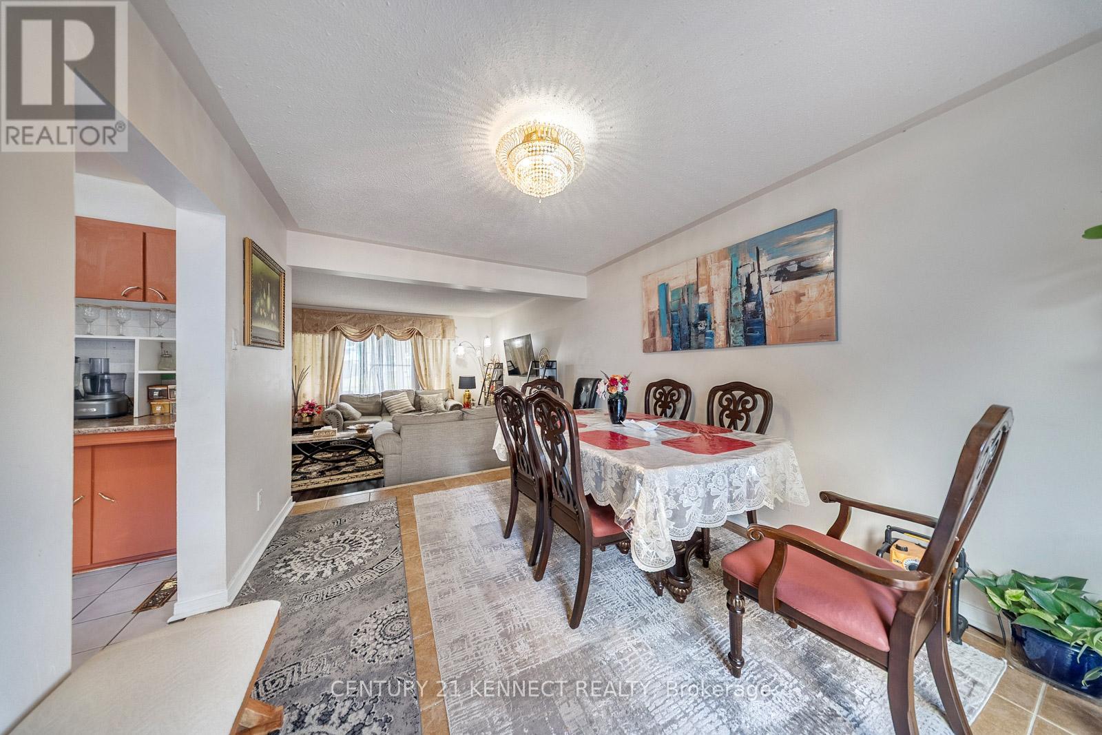 55 Braemar Drive, Brampton, Ontario  L6T 2L5 - Photo 17 - W12417655