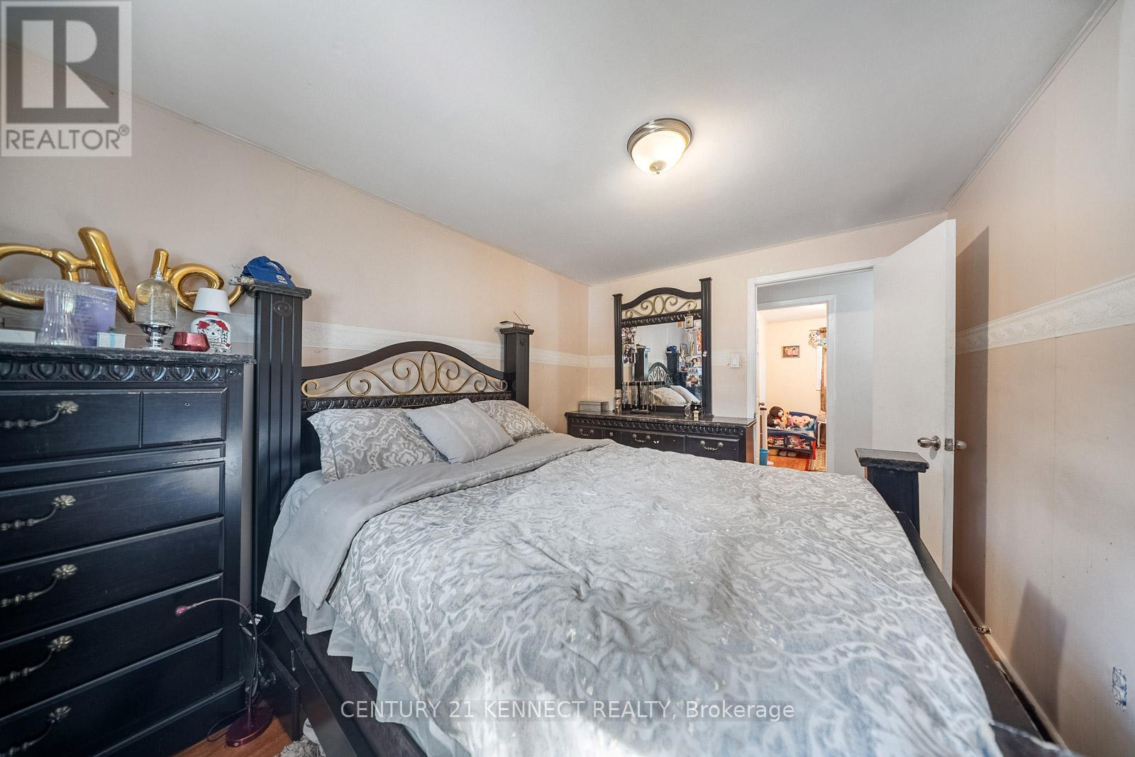 55 Braemar Drive, Brampton, Ontario  L6T 2L5 - Photo 32 - W12417655