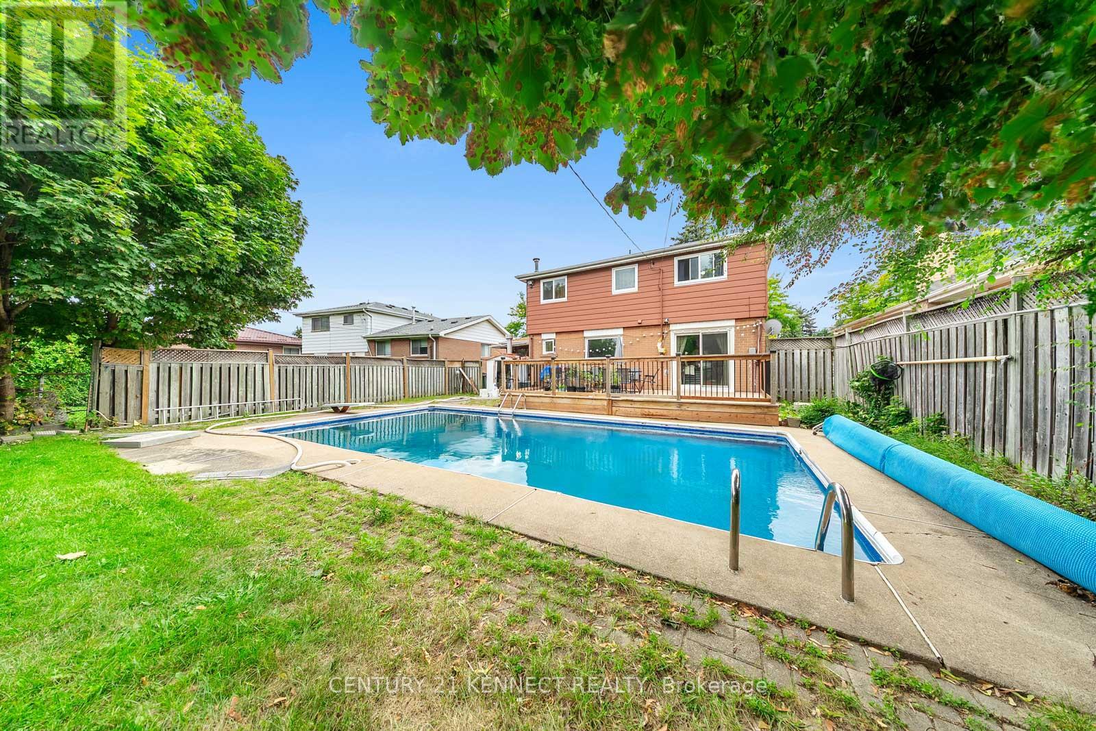 55 Braemar Drive, Brampton, Ontario  L6T 2L5 - Photo 8 - W12417655