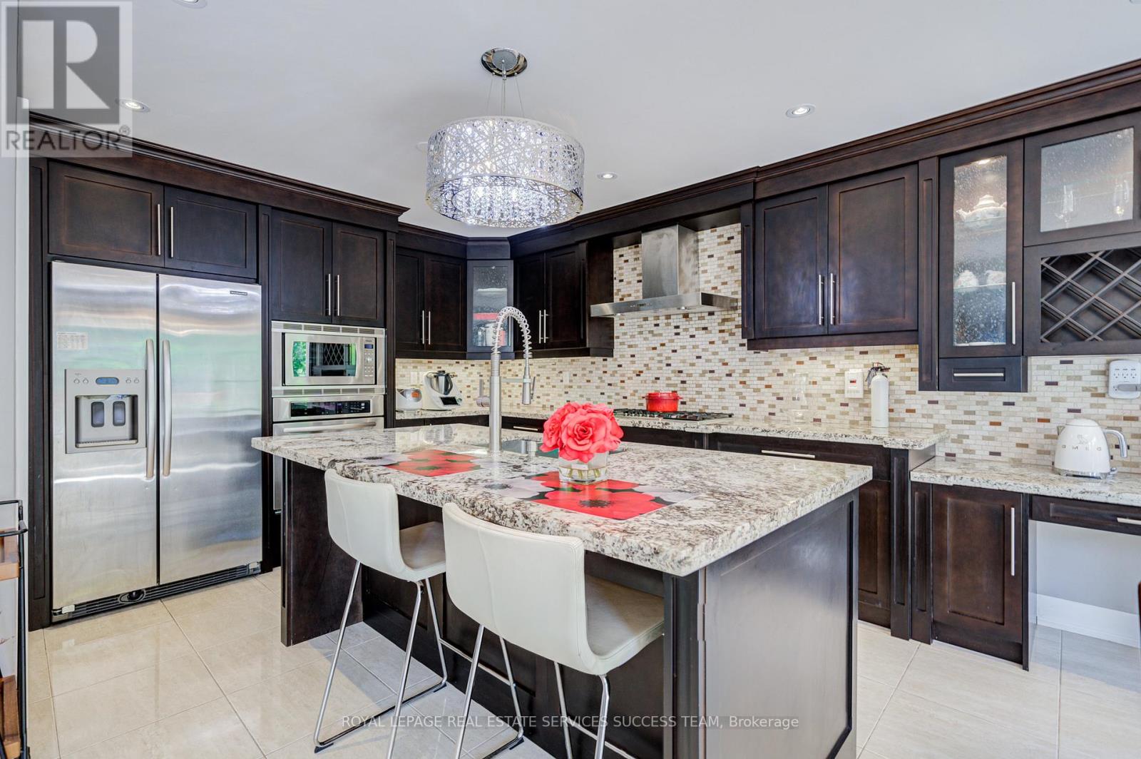 1378 Bayshire Drive, Oakville, Ontario  L6H 6C7 - Photo 13 - W12417663