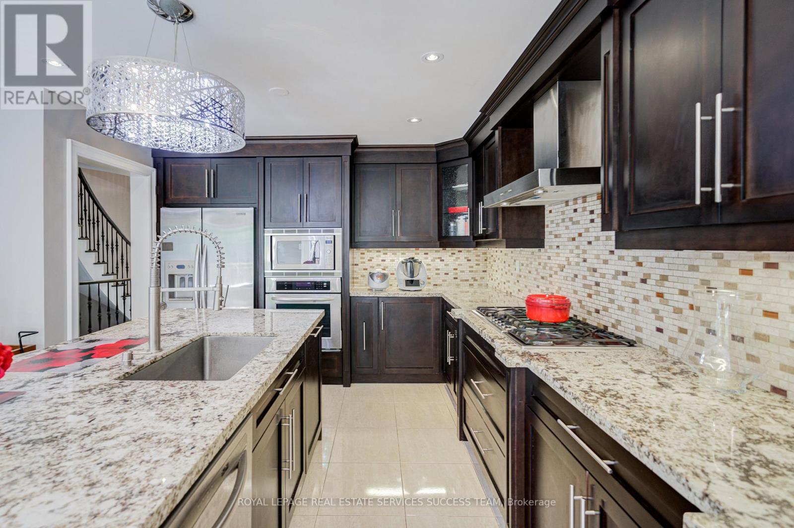 1378 Bayshire Drive, Oakville, Ontario  L6H 6C7 - Photo 14 - W12417663