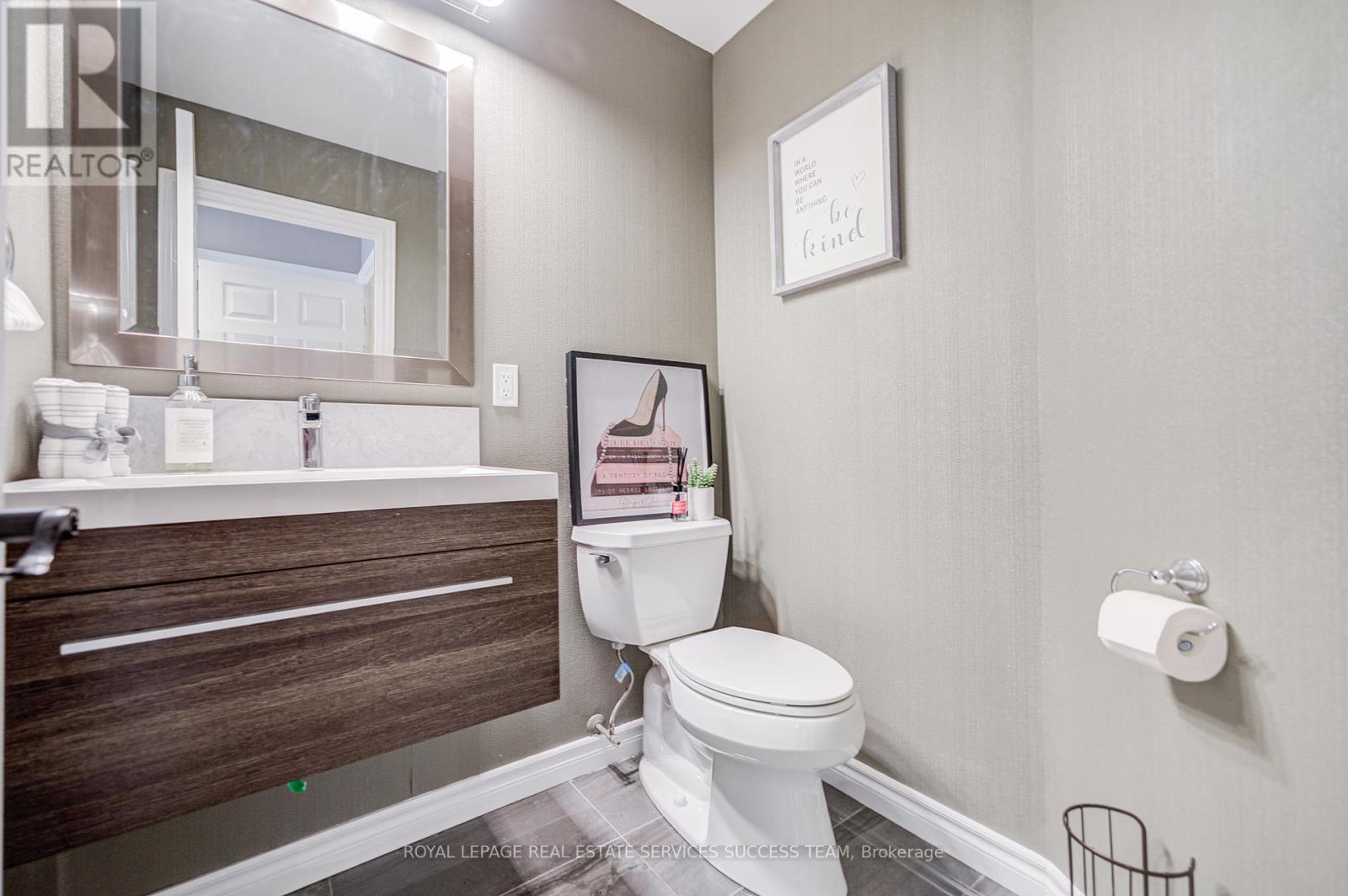 1378 Bayshire Drive, Oakville, Ontario  L6H 6C7 - Photo 16 - W12417663