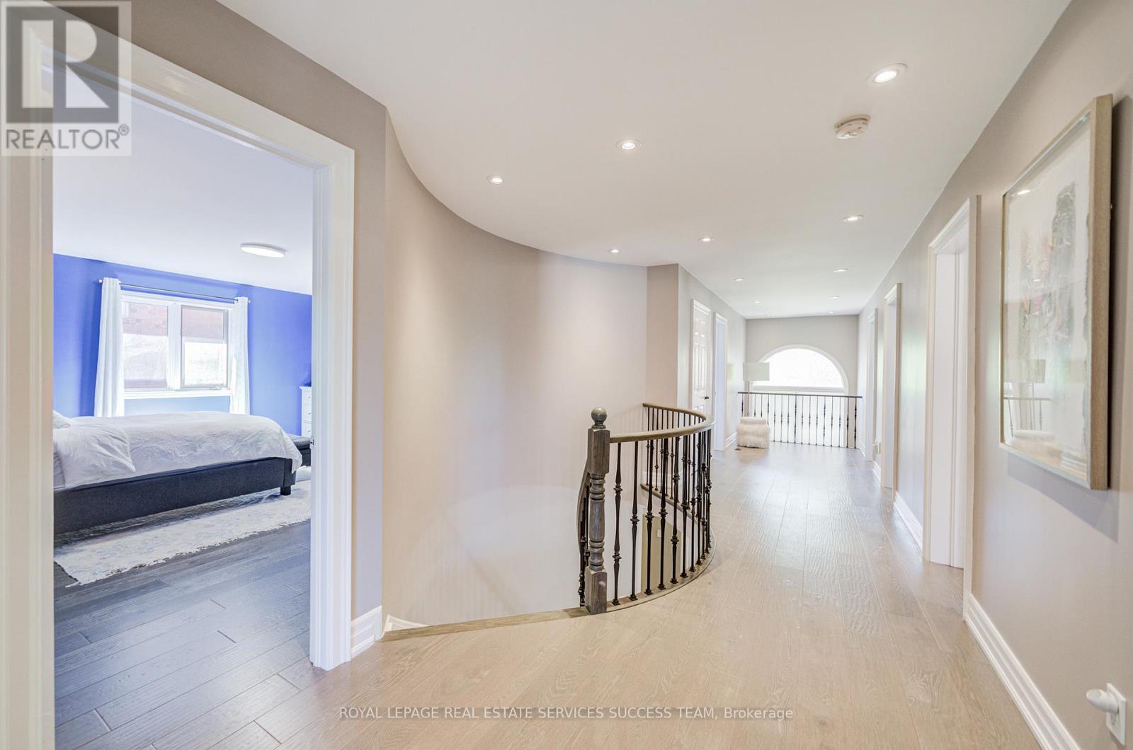 1378 Bayshire Drive, Oakville, Ontario  L6H 6C7 - Photo 18 - W12417663
