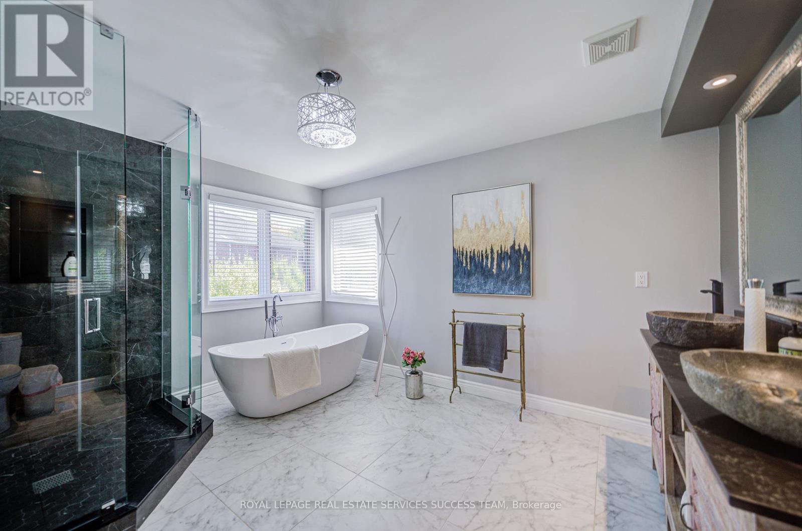 1378 Bayshire Drive, Oakville, Ontario  L6H 6C7 - Photo 22 - W12417663
