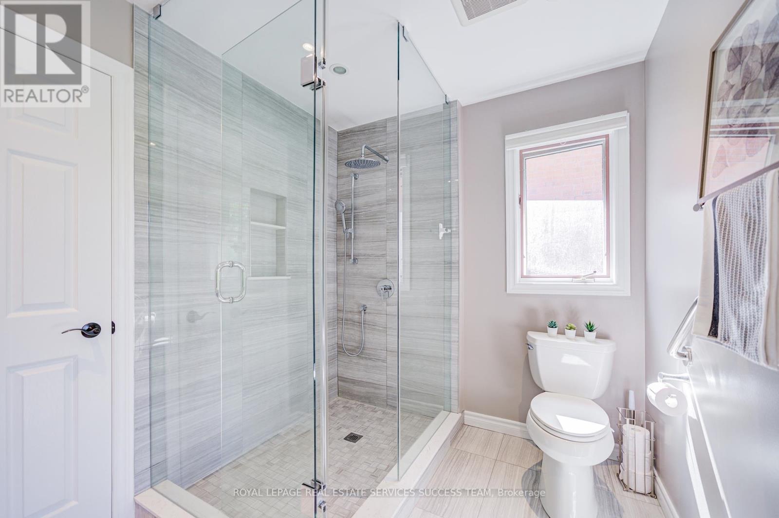 1378 Bayshire Drive, Oakville, Ontario  L6H 6C7 - Photo 25 - W12417663