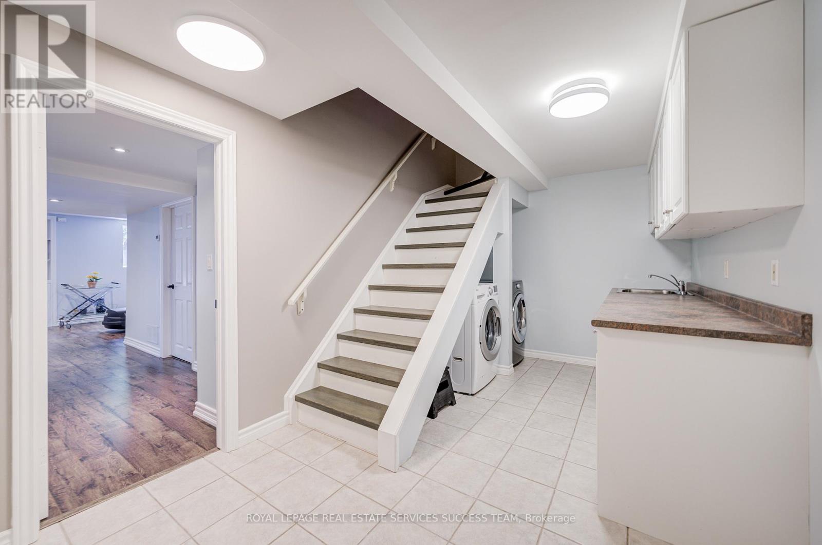 1378 Bayshire Drive, Oakville, Ontario  L6H 6C7 - Photo 32 - W12417663