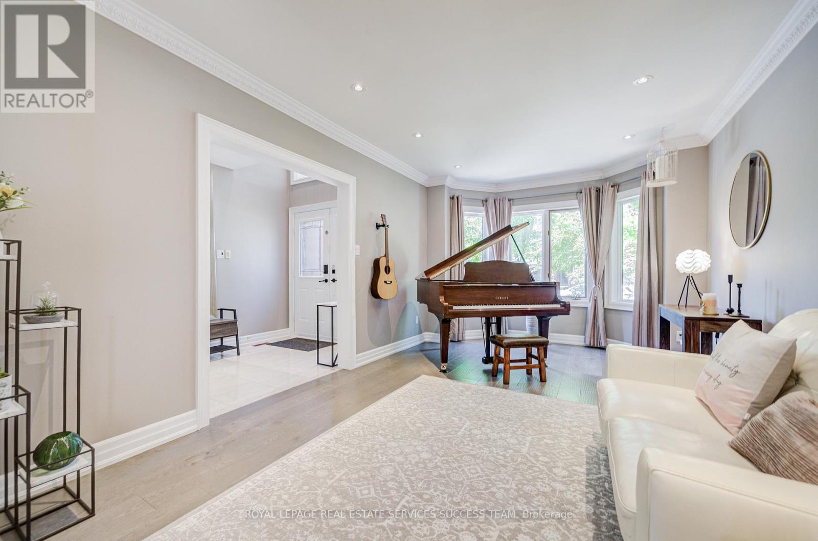 1378 Bayshire Drive, Oakville, Ontario  L6H 6C7 - Photo 6 - W12417663