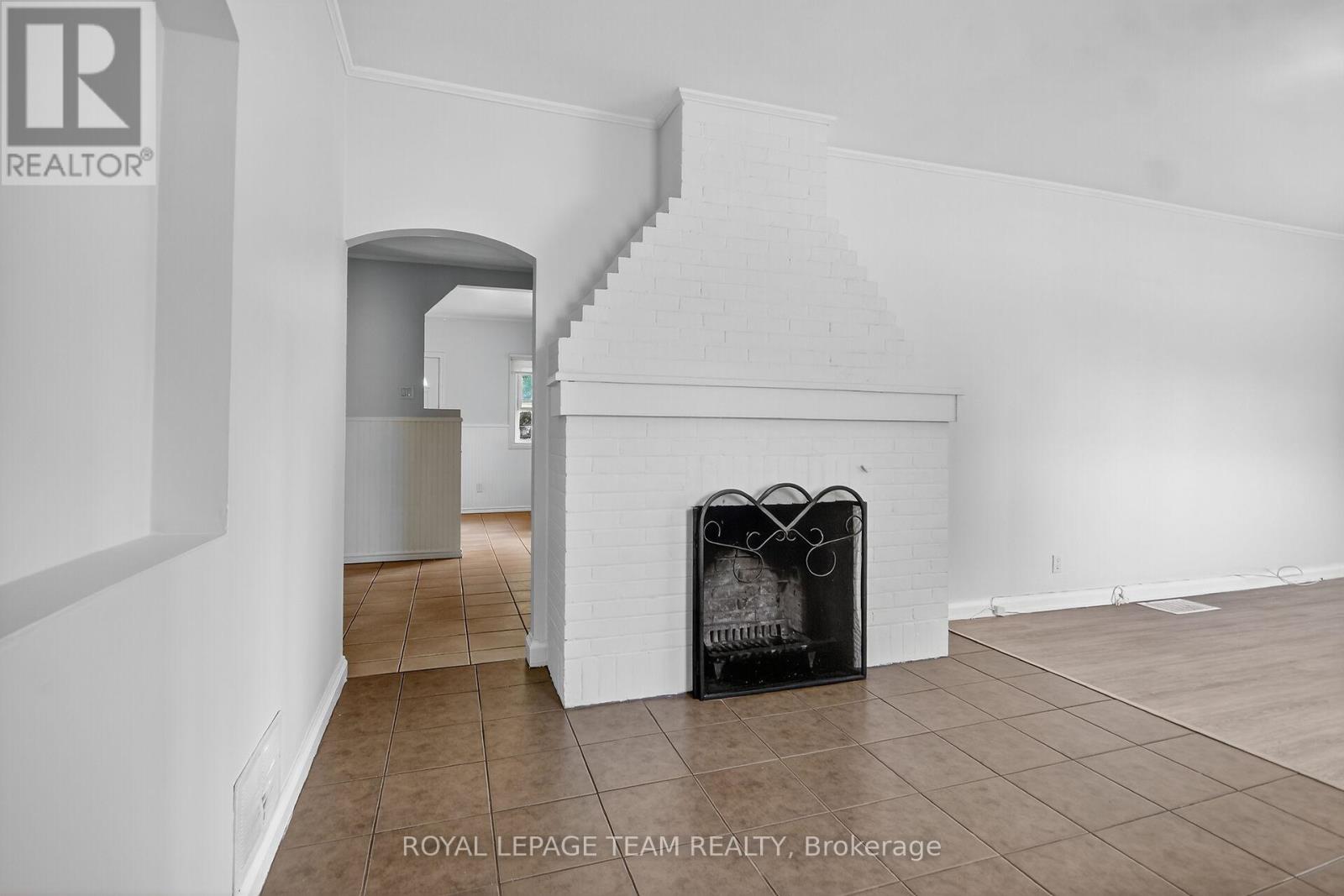 2822 Richmond Road, Ottawa, Ontario  K2B 6S5 - Photo 3 - X12417680