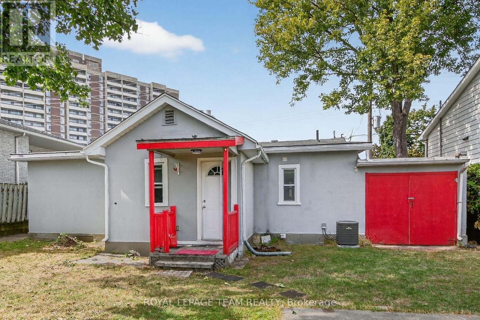 2822 Richmond Road W, Ottawa, Ontario  K2B 6S5 - Photo 3 - X12417682