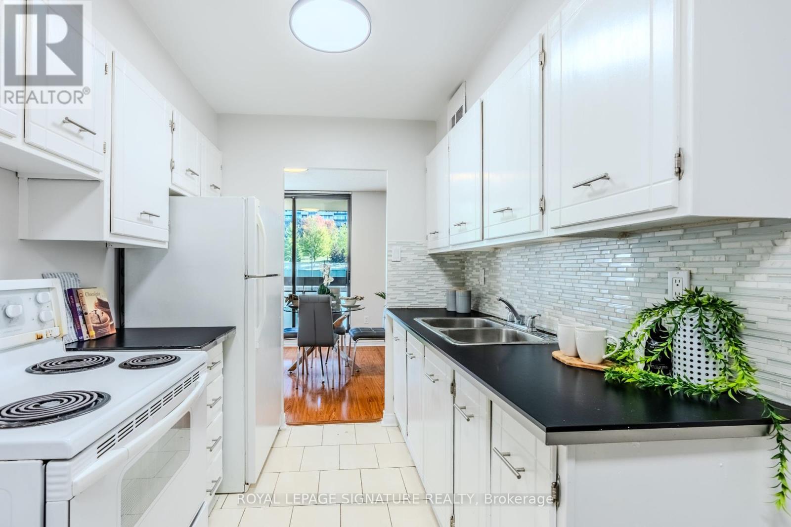 315 - 177 Linus Road, Toronto, Ontario  M2J 4S5 - Photo 8 - C12417658