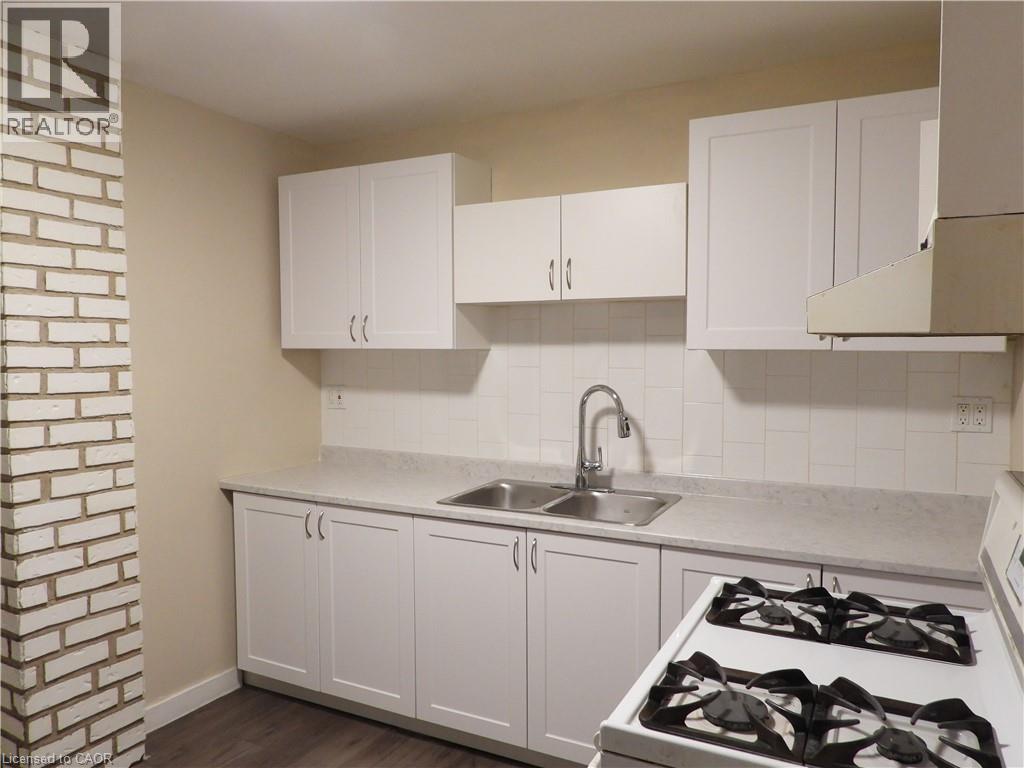 107 London Street N, Hamilton, Ontario  L8H 4B4 - Photo 5 - 40771911