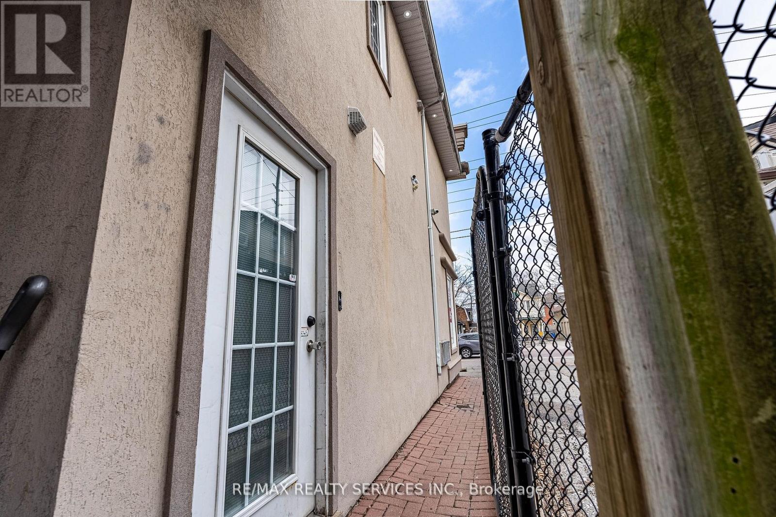 10 Main Street, Mississauga, Ontario  L5M 1X3 - Photo 39 - W12417675
