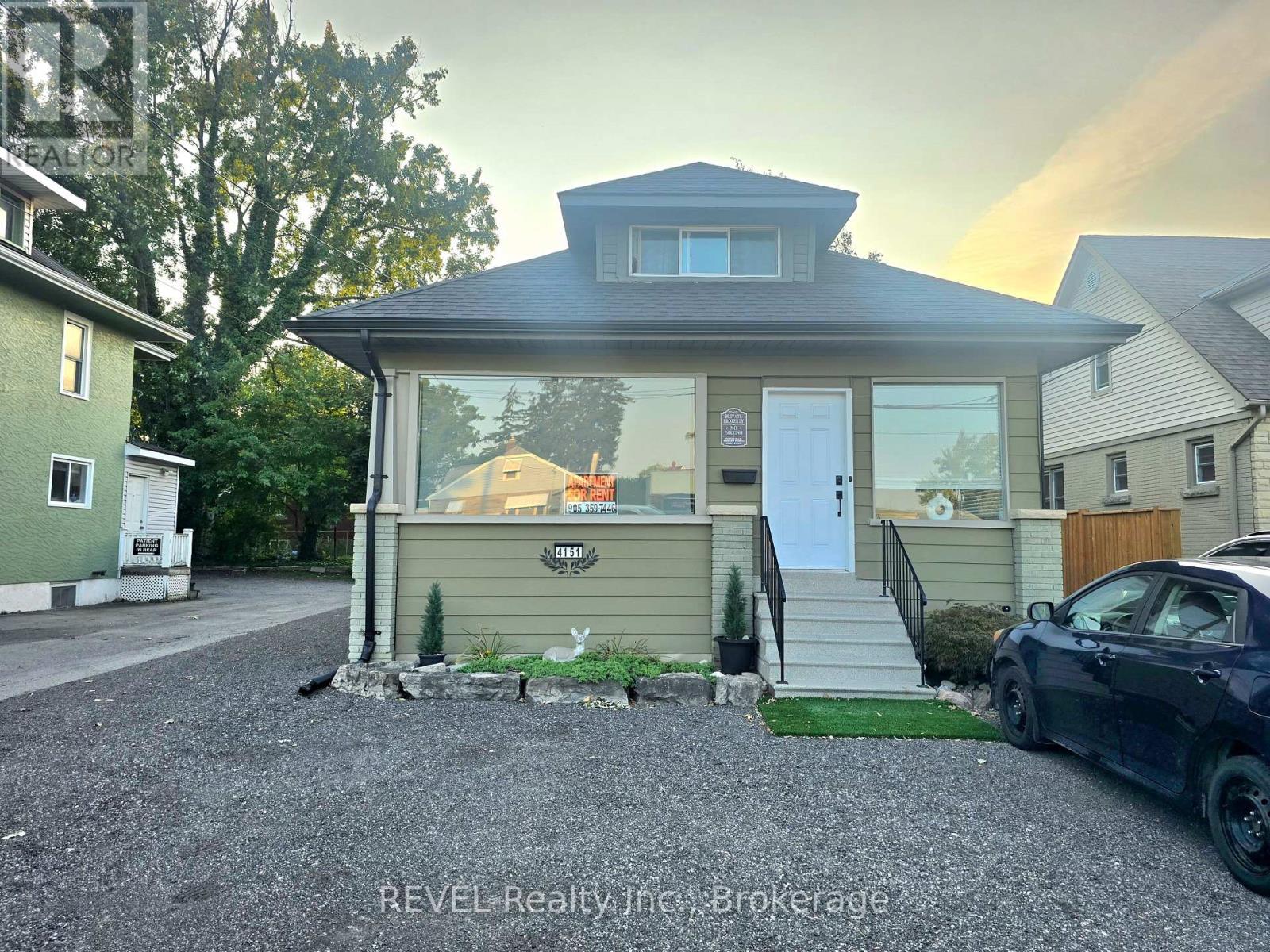 4151 Portage Road N, Niagara Falls, Ontario  L2E 6A2 - Photo 2 - X12417685
