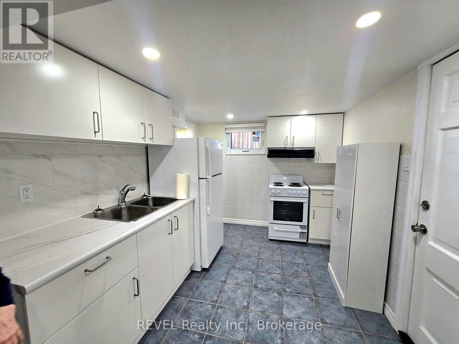 4151 Portage Road N, Niagara Falls, Ontario  L2E 6A2 - Photo 4 - X12417685