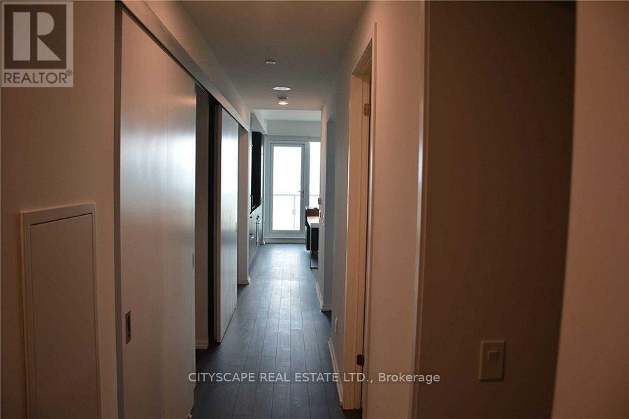 4811 - 197 Yonge Street W, Toronto, Ontario  M5B 1M4 - Photo 5 - C12417702