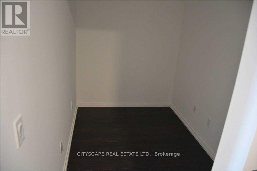 4811 - 197 Yonge Street W, Toronto, Ontario  M5B 1M4 - Photo 6 - C12417702
