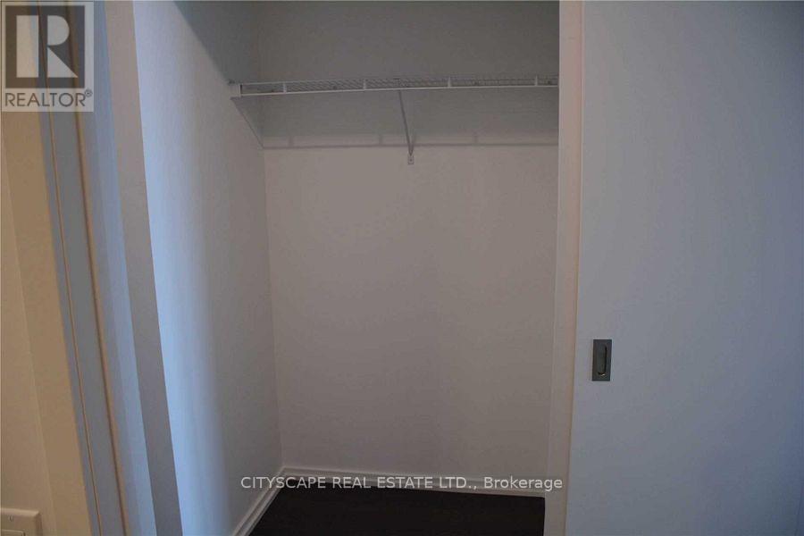 4811 - 197 Yonge Street W, Toronto, Ontario  M5B 1M4 - Photo 8 - C12417702