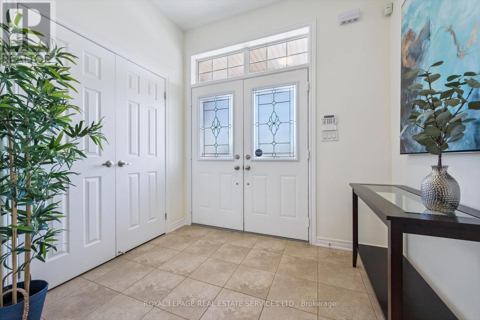 2517 Pine Glen Road, Oakville, Ontario  L6M 0R7 - Photo 5 - W12417707