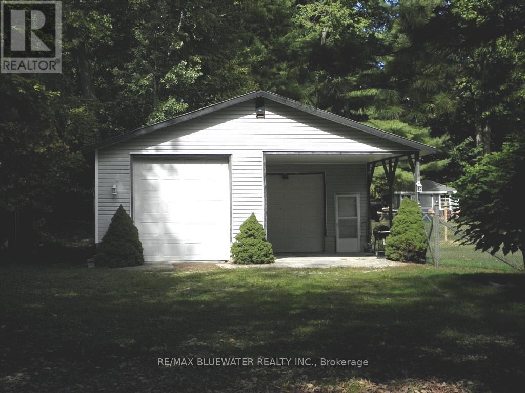 9663 Army Camp Road, Lambton Shores, Ontario  N0N 1J0 - Photo 10 - X12417726