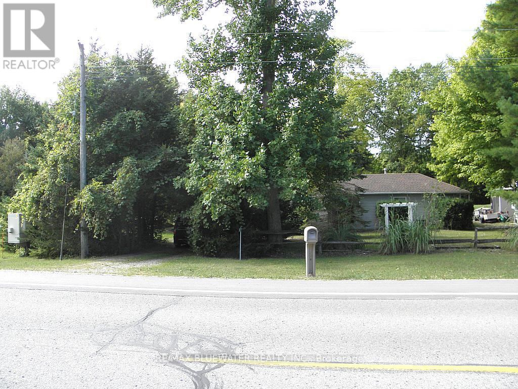 9663 Army Camp Road, Lambton Shores, Ontario  N0N 1J0 - Photo 11 - X12417726