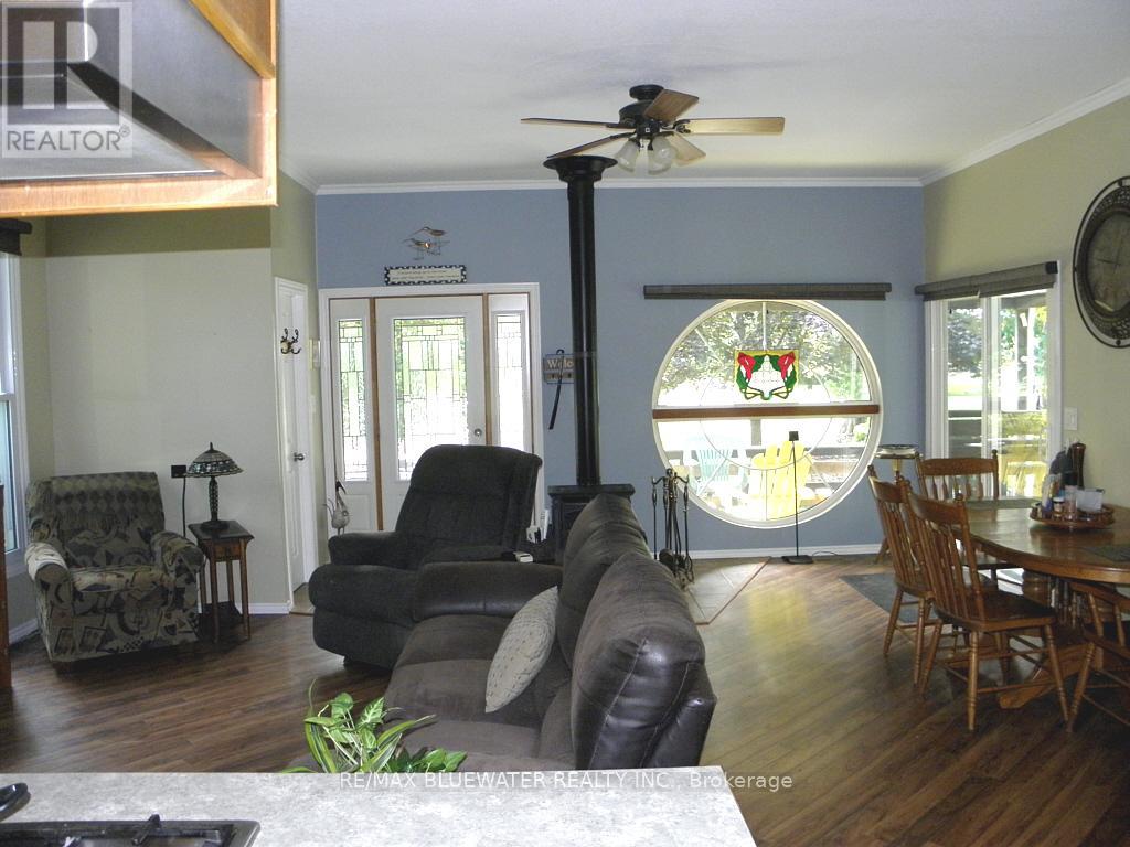9663 Army Camp Road, Lambton Shores, Ontario  N0N 1J0 - Photo 14 - X12417726