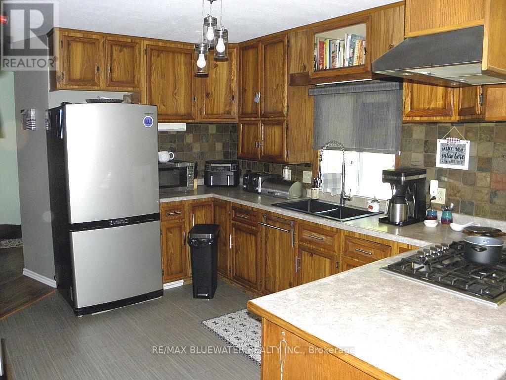 9663 Army Camp Road, Lambton Shores, Ontario  N0N 1J0 - Photo 19 - X12417726