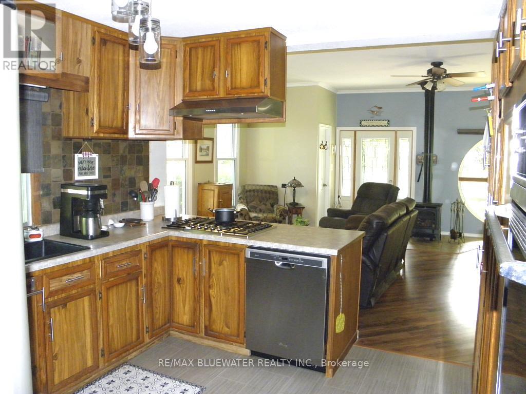 9663 Army Camp Road, Lambton Shores, Ontario  N0N 1J0 - Photo 20 - X12417726