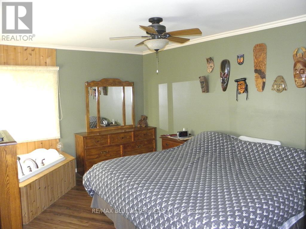 9663 Army Camp Road, Lambton Shores, Ontario  N0N 1J0 - Photo 21 - X12417726