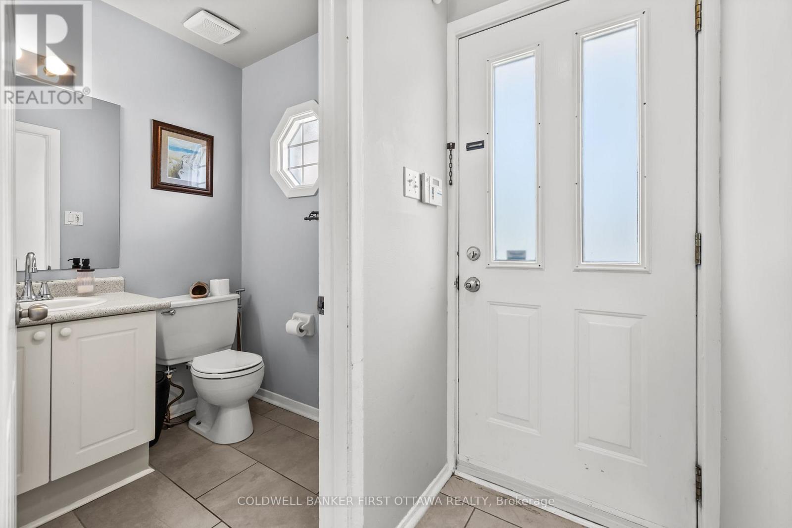113 Monterey Drive, Ottawa, Ontario  K2H 7A9 - Photo 3 - X12417727
