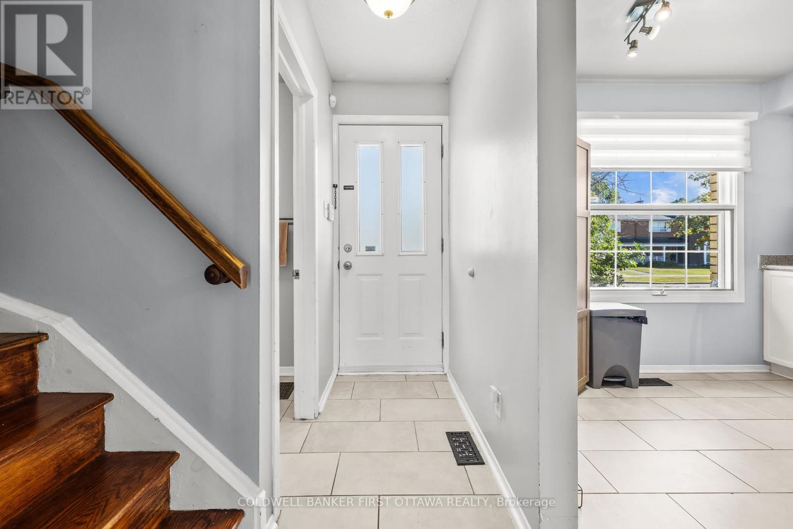 113 Monterey Drive, Ottawa, Ontario  K2H 7A9 - Photo 4 - X12417727