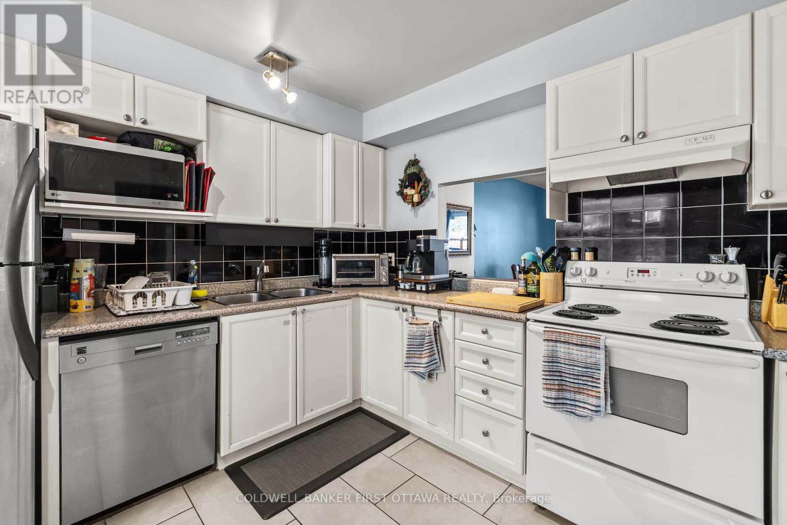113 Monterey Drive, Ottawa, Ontario  K2H 7A9 - Photo 6 - X12417727