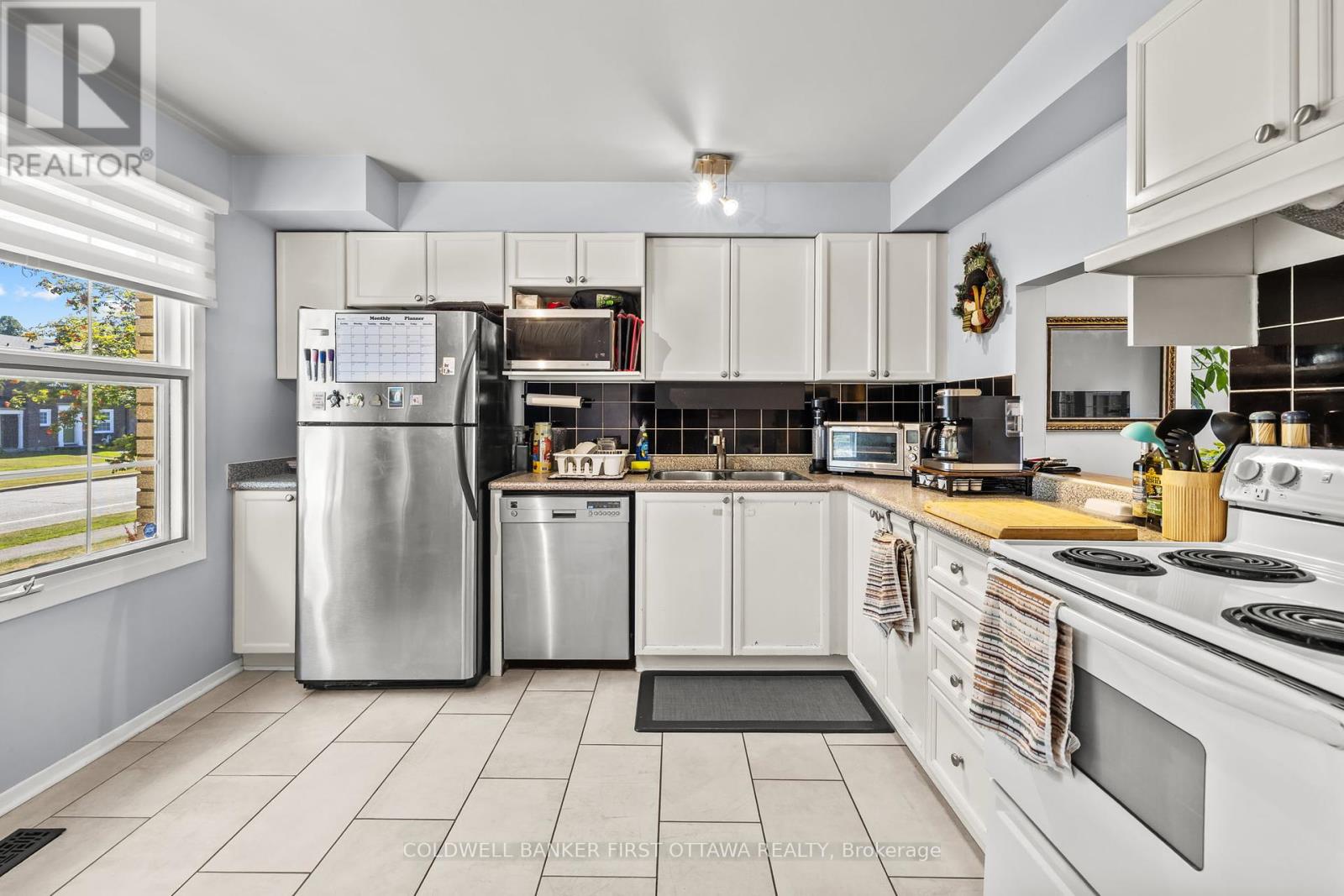 113 Monterey Drive, Ottawa, Ontario  K2H 7A9 - Photo 7 - X12417727
