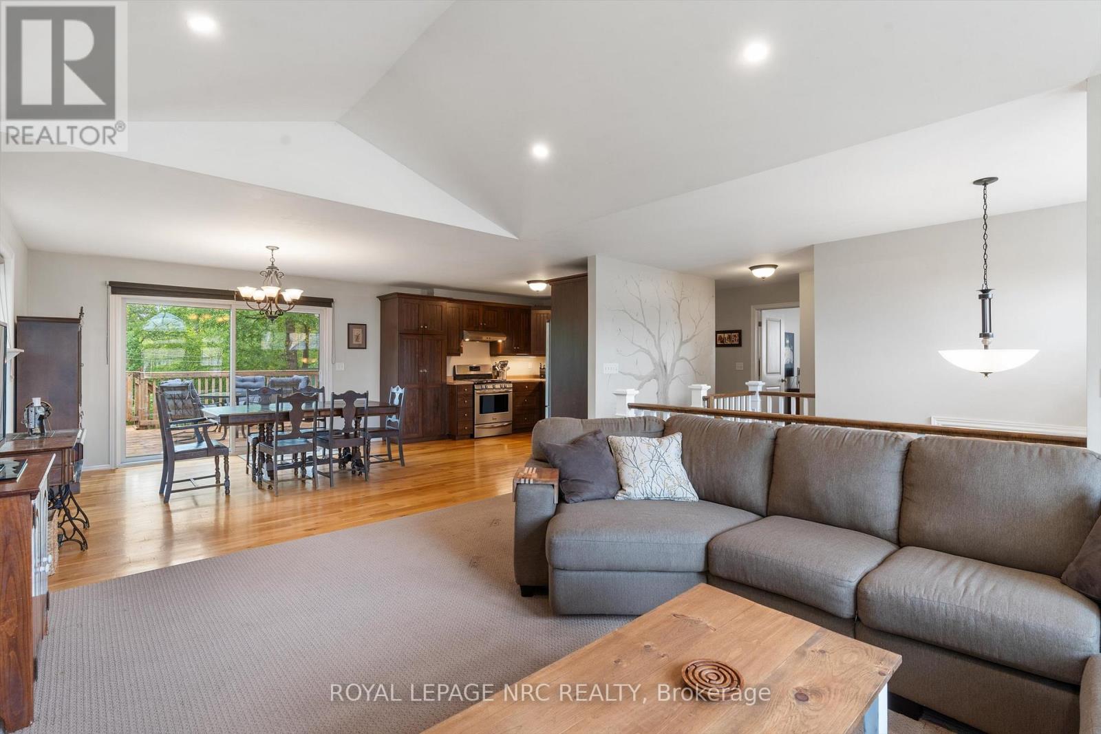 3552 Campden Road, Lincoln (Escarpment), Ontario  L0R 1G0 - Photo 10 - X12417736